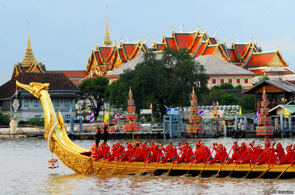 Королевская баржа в Тайланде