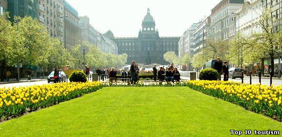 Вацлавская площадь в Праге